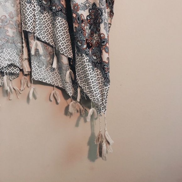 *NWOT* | Boho Floral Shawl/Poncho/Cardigan - Picture 2 of 5